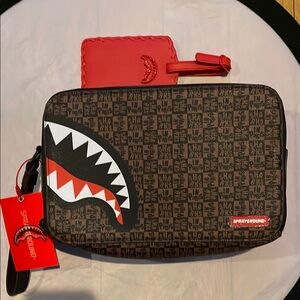 New with Tags Sprayground Shark Vegan Leather Toiletry Bag Plus luggage Tag NWT